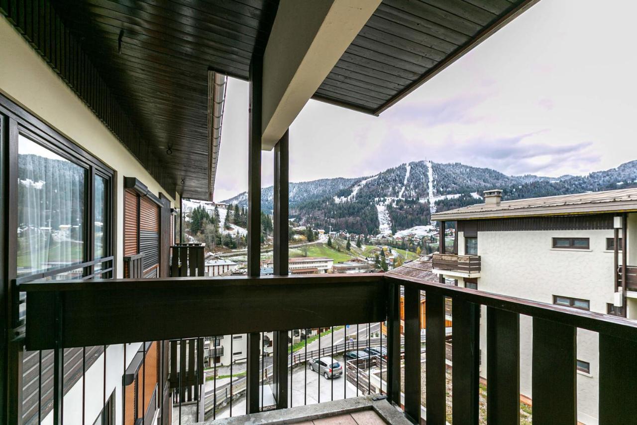 Village Center With Balcony View And Parking La Clusaz Kültér fotó